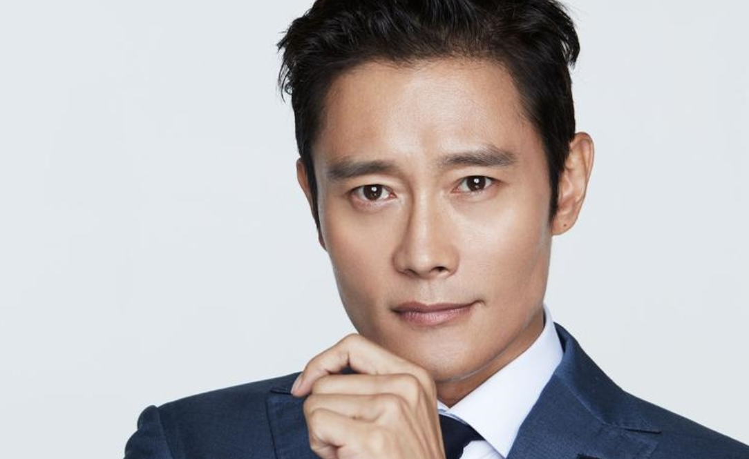 韓国のトップ俳優として知られるイ・ビョンホンの出演料は約1億5000万ウォンに達し、『ミスター・サンシャイン』でも大役を果たし、人気と実力を示しています。