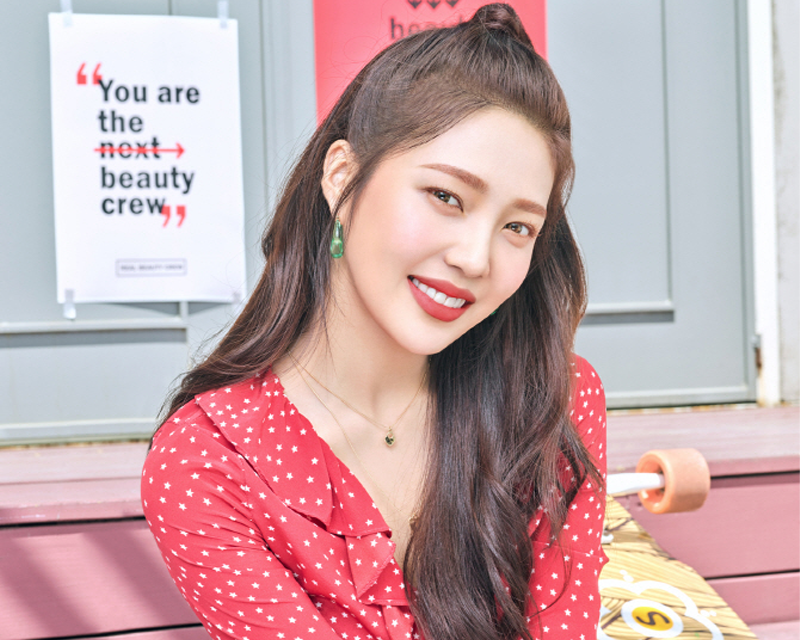 Red Velvet Joy的減肥名言, 穿著紅色波點洋裝, 韓國人物專訪圖片