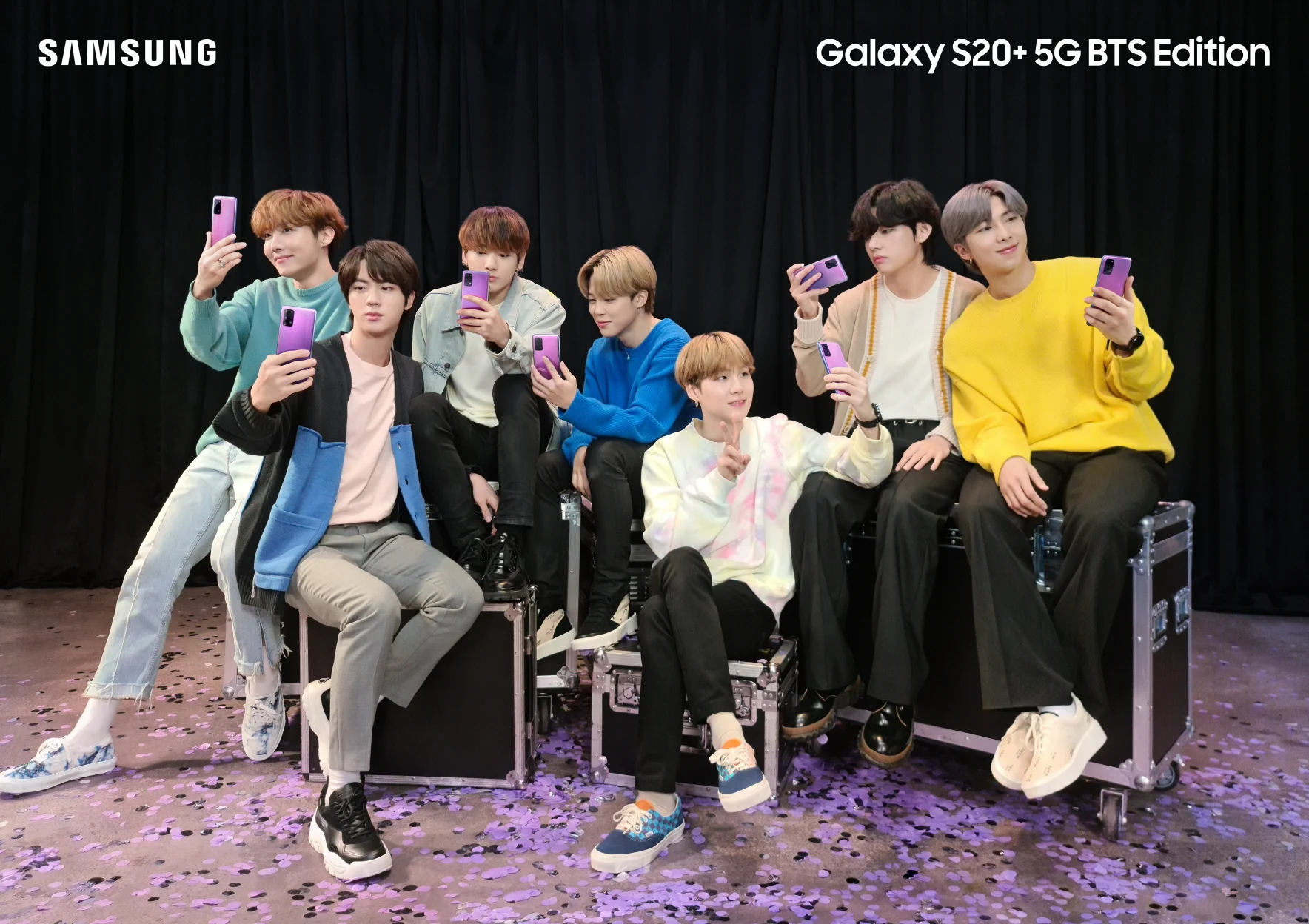 BTS ถือโทรศัพท์ Samsung Galaxy S20+ BTS Edition แสดงให้เห็นถึงการโปรโมทสินค้าและความนิยมที่แท้จริงในกลุ่มแฟนคลับ