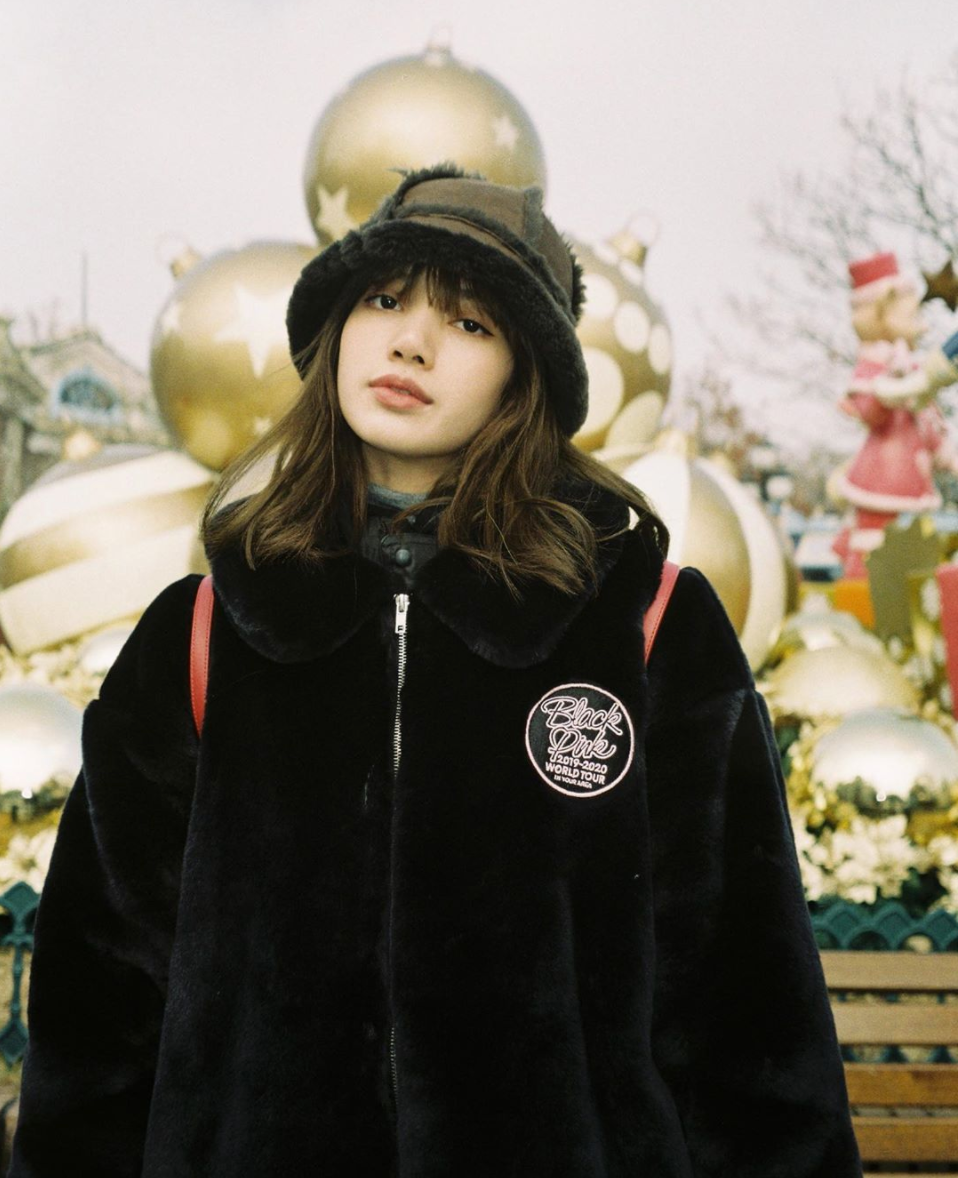 Moda de Lisa de BLACKPINK | Diosa de Celine, OOTD y atuendo de escenario de Lisa