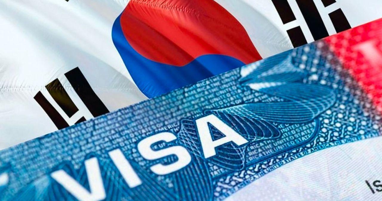 ธงชาติเกาหลีใต้พร้อมบัตรวีซ่า แสดงถึงการเข้าเมืองและการขอวีซ่า