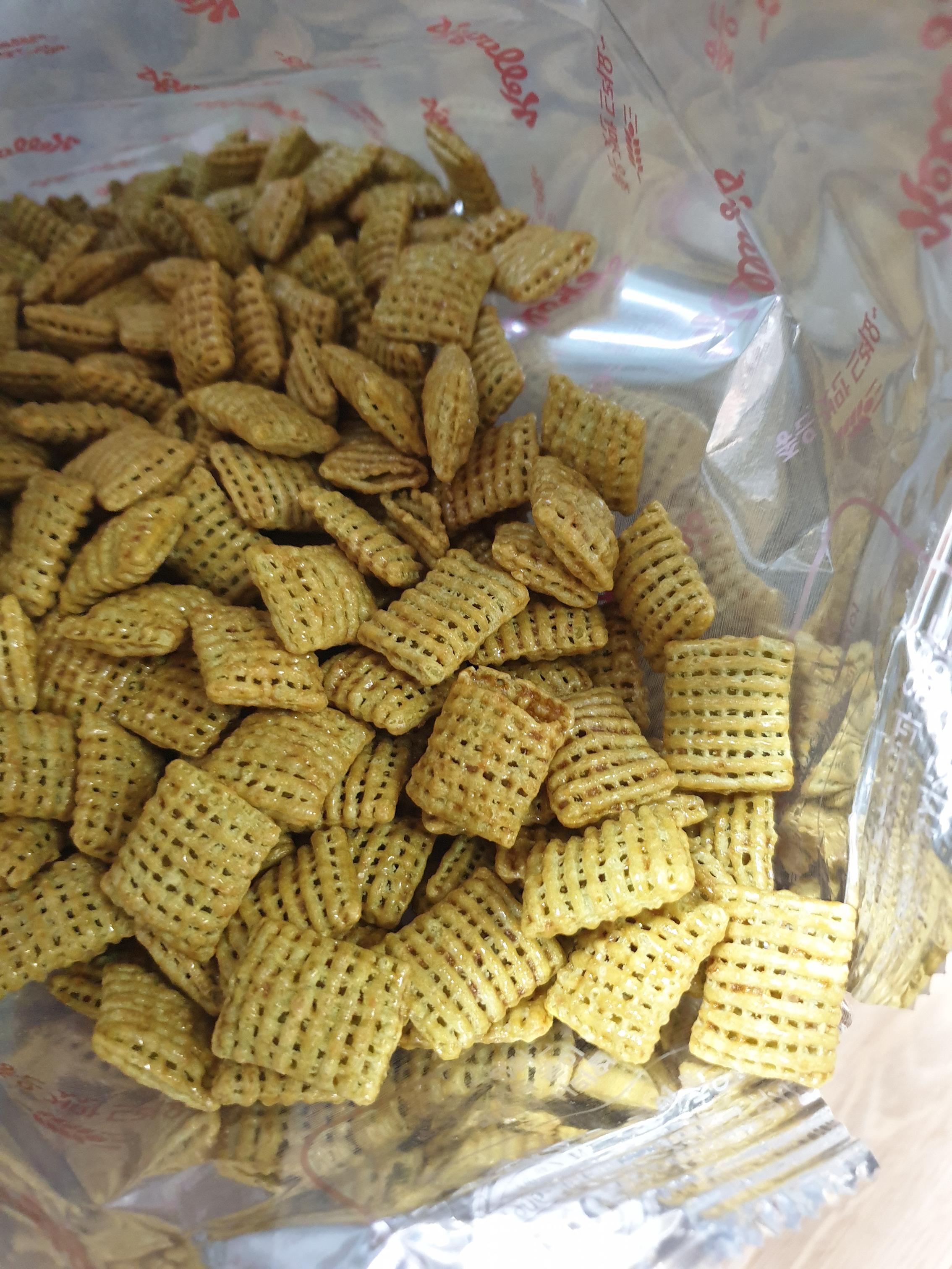 韓国、韓国マート、韓国スーパー、韓国イーマート、韓国ロッテマート、韓国スーパーマーケット、韓国大きなスーパー、韓国巨大スーパー、イーマート、ロッテマート、ロッテ、emart、マート、オモシロ土産、面白いお土産、韓国、韓国お土産、韓国土産、韓国お菓子、韓国食材、韓国グルメ、ネギ味、ミニキュウリ、BTS、レモナ、レモン、ペンス