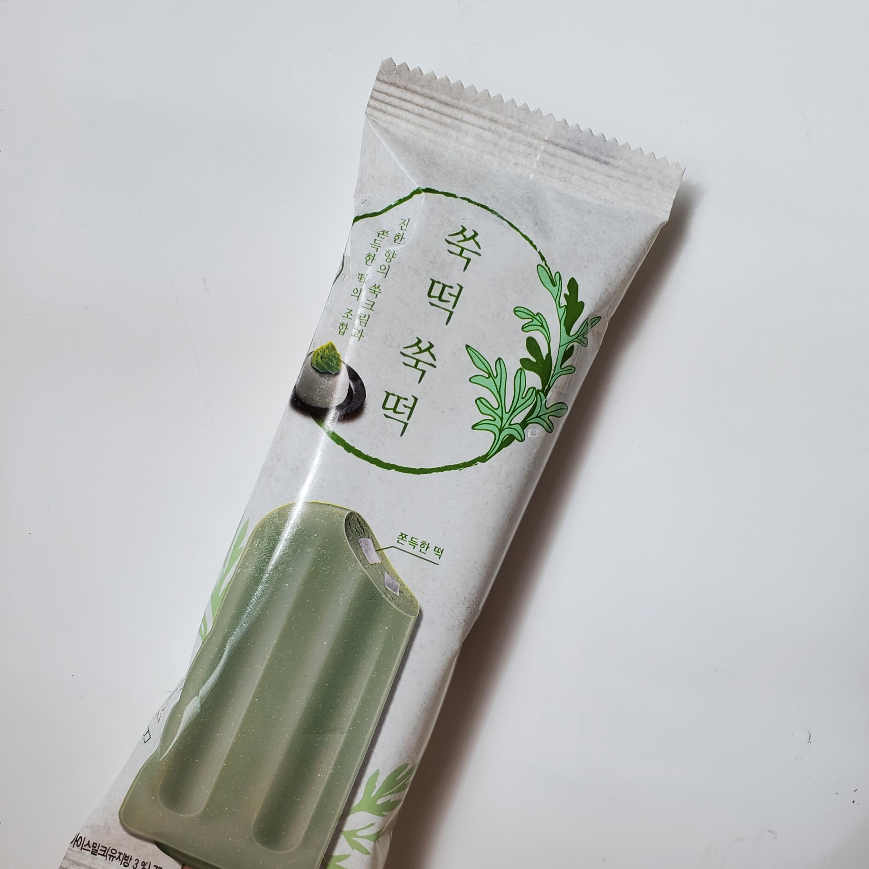 韓國艾糕艾糕雪條的包裝，白綠色設計，帶有韓國艾草圖案。