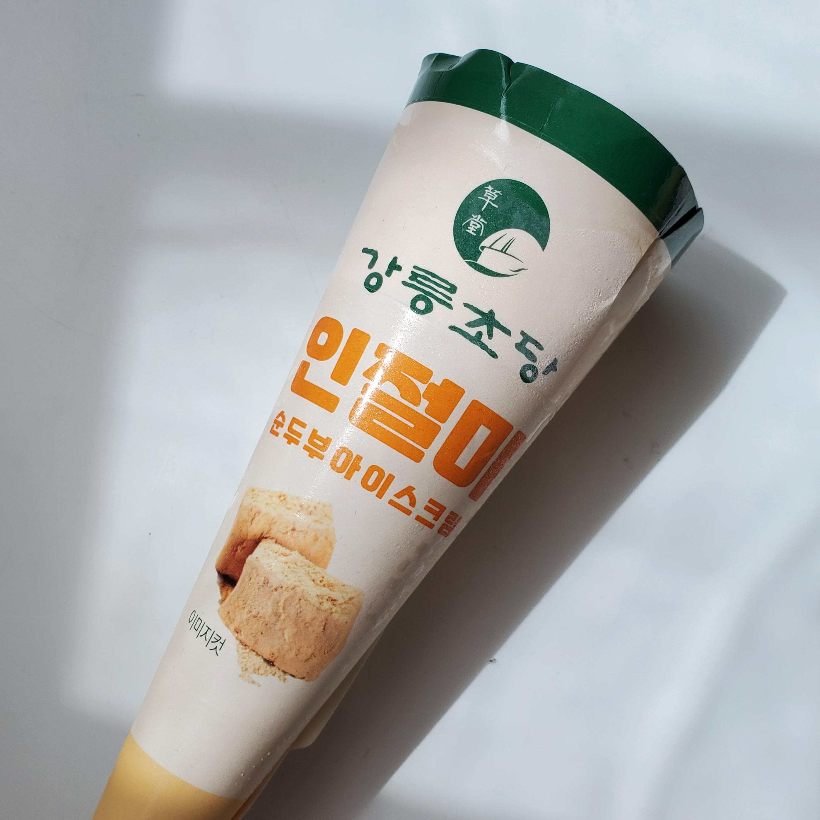 韓國嫩豆腐冰淇淋甜筒包裝,顯示大豆冰淇淋的圖案