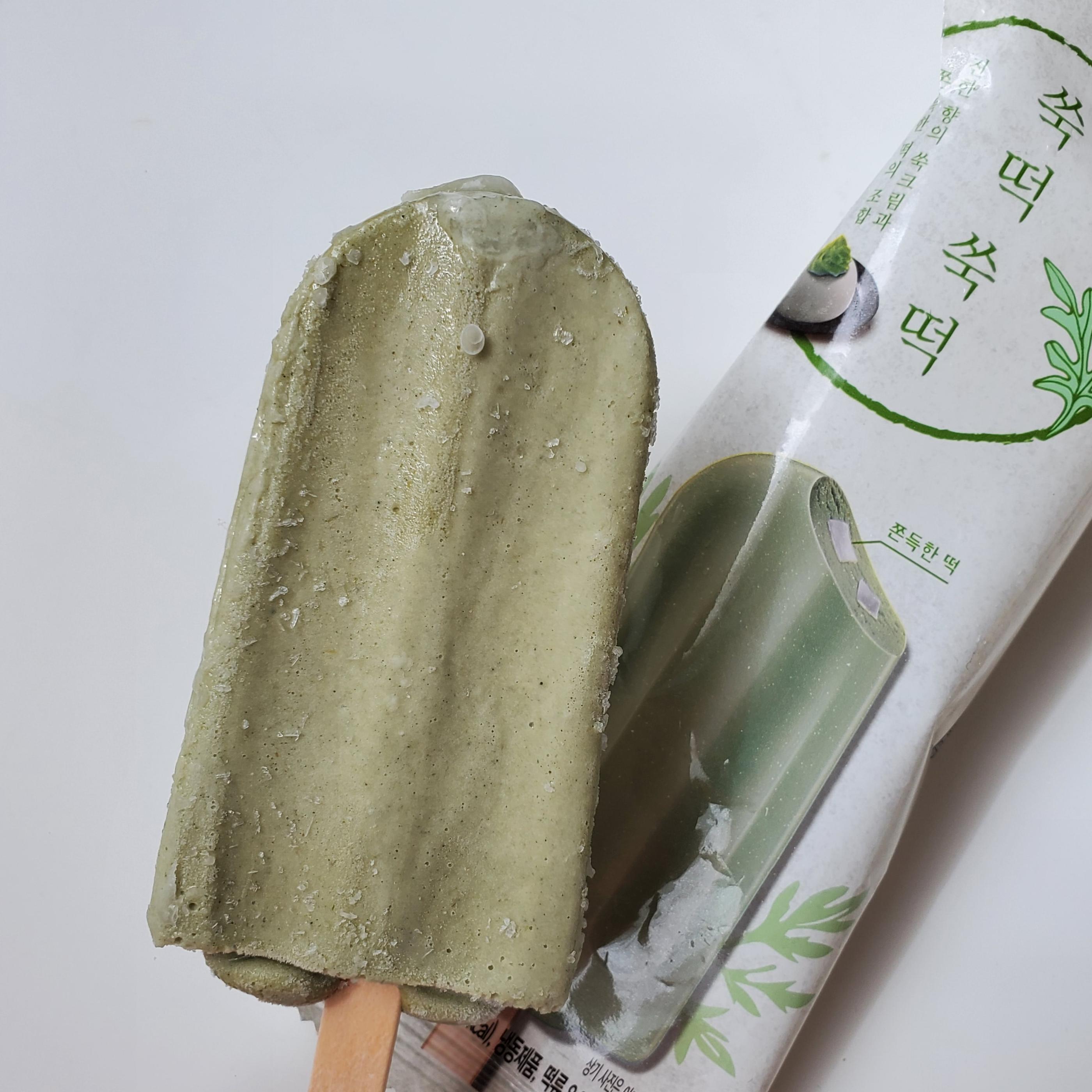 韓國艾糕艾糕雪條，外型獨特，呈現艾草的天然清香色彩。