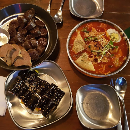 TWICE Tour | Creatrip Locals