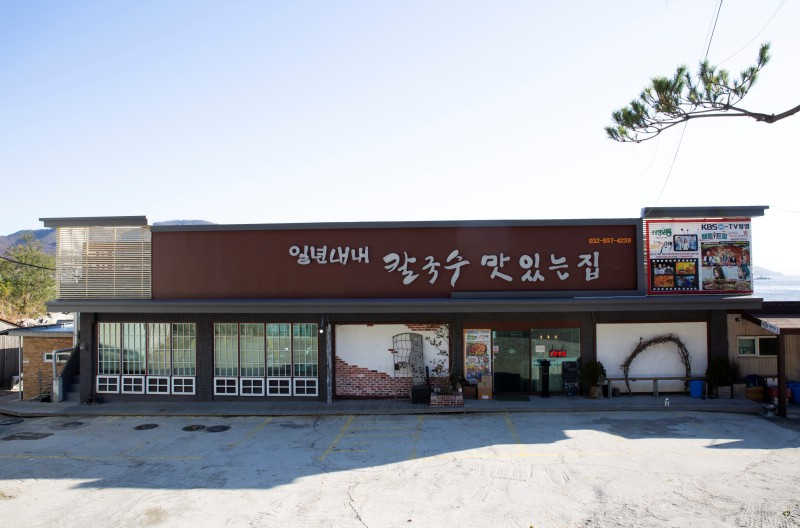 TWICE Tour | Creatrip Locals