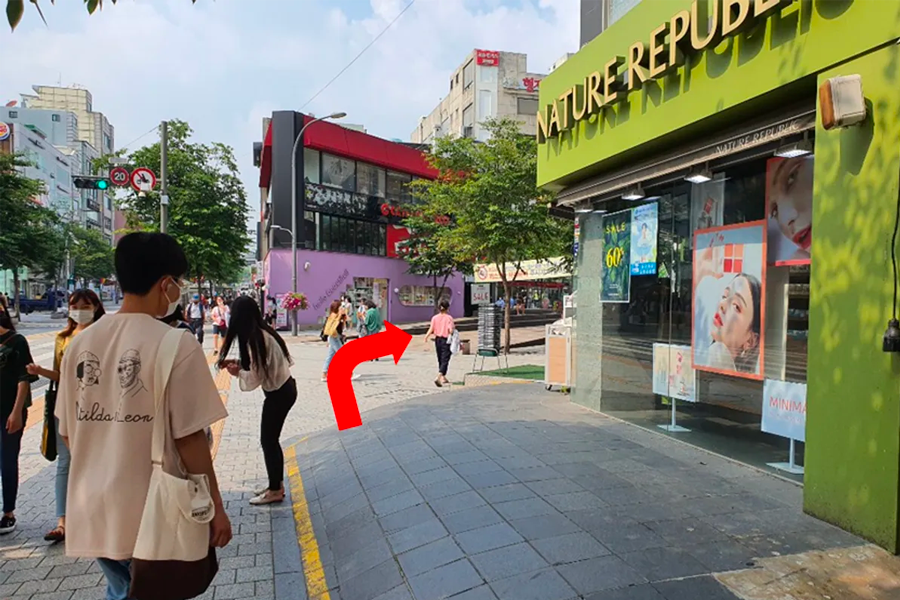 從新村站3號出口步行到女巫廚房的行走路線,清晰指引顧客前往。