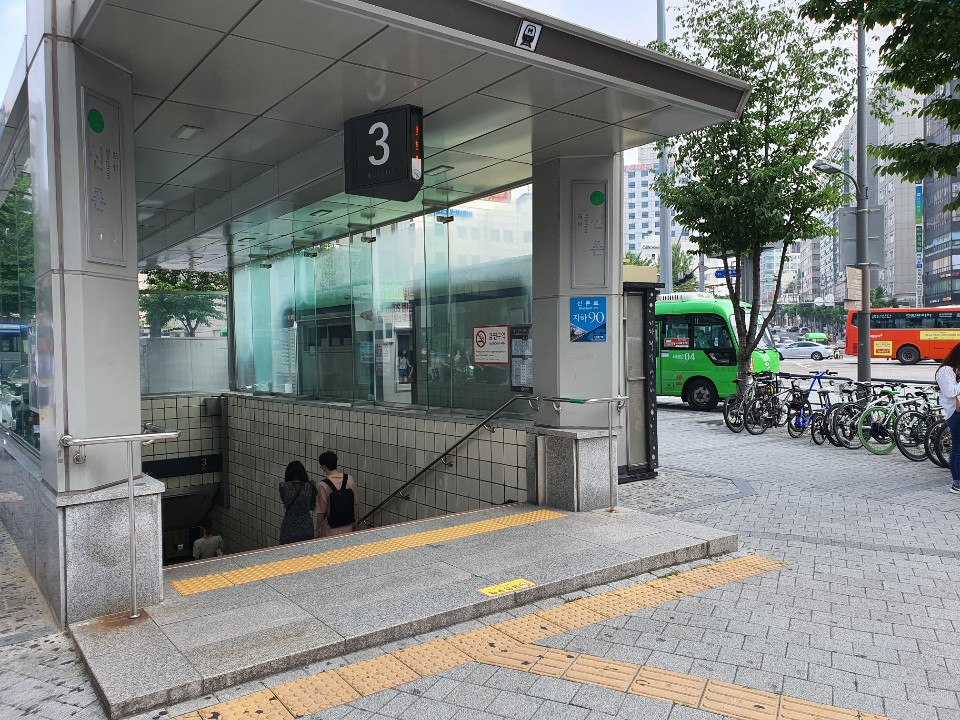 Dapur Penyihir | Nikmati waktu Anda di atmosfer berhantu yang unik di Dapur Penyihir.