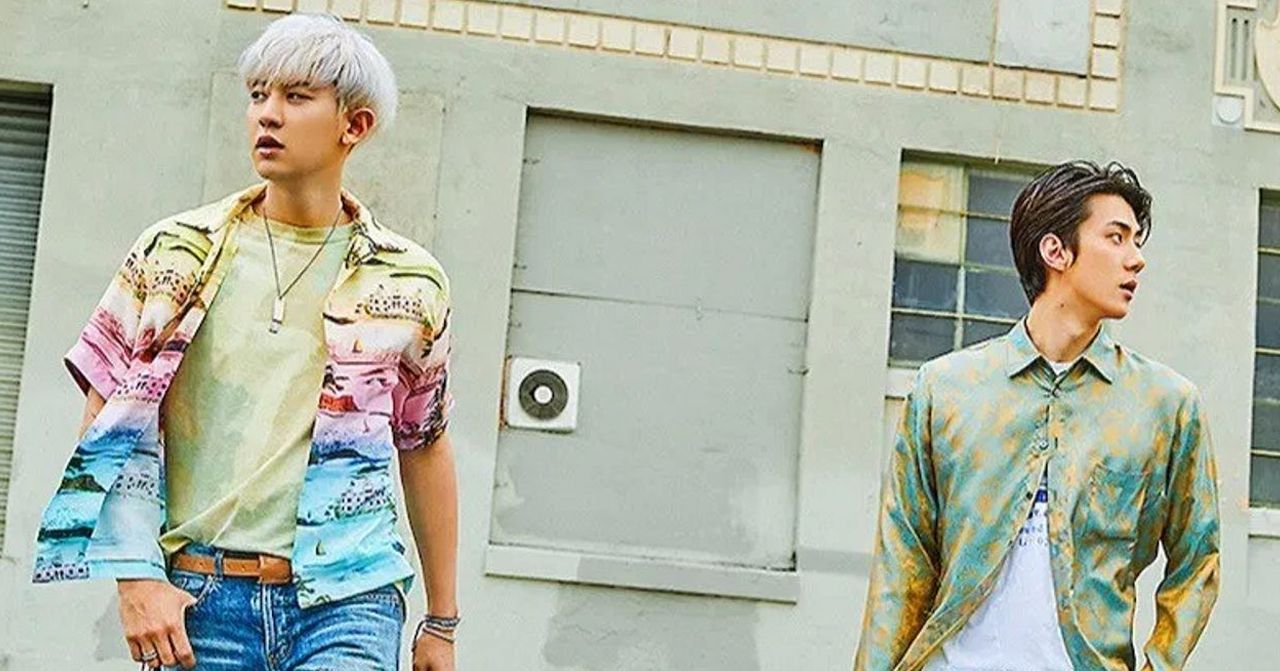 兩位身穿潮流服飾的年輕人，展示了最新的韓國流行趨勢。