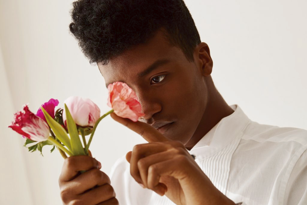 How Important Is Appearance In Korea? A saying “Good-looking wins over half” represents how Korean society receives appearance. What is the Korean beauty standard? Good-look is considered as a first priority for Koreans.