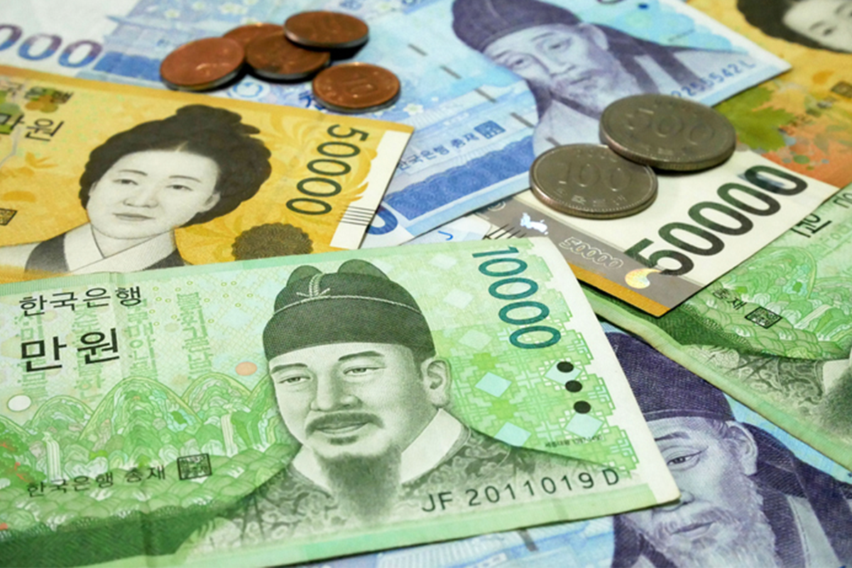 韓國紙幣及硬幣的照片，展示其統一的設計風格。