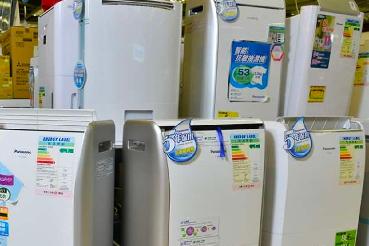 多款除濕機的照片，解釋香港人對除濕機的需求，對韓國人的趣味情報。