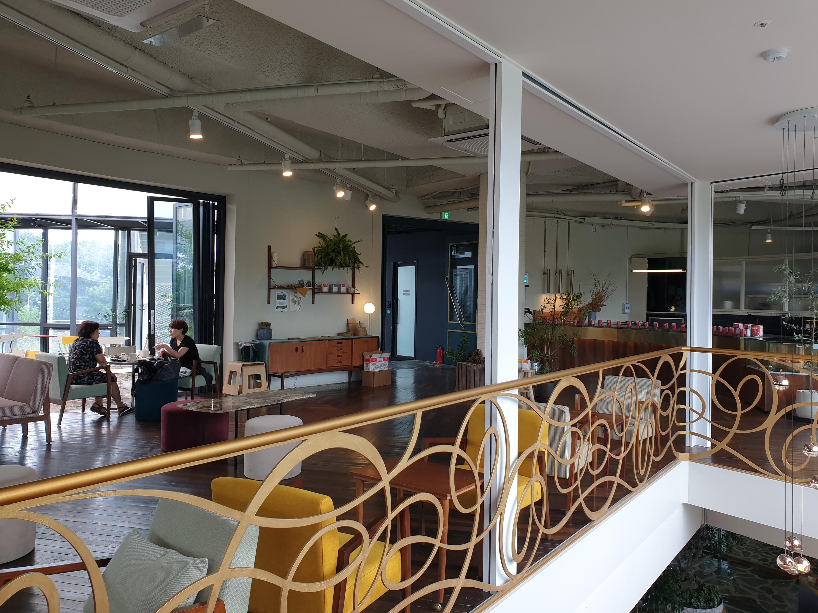 韓国カフェ、韓国、カフェ、ソウル、ソウルカフェ、ソウル郊外、ソウル郊外カフェ、郊外カフェ、京畿道、キョンギド、コヤン、コヤン市、高陽、高陽カフェ、コヤンカフェ、イルサン、イルサンカフェ、一山、一山カフェ、ホンデ、ホンデ入口、コンドク、孔徳、パジュカフェ、パジュ