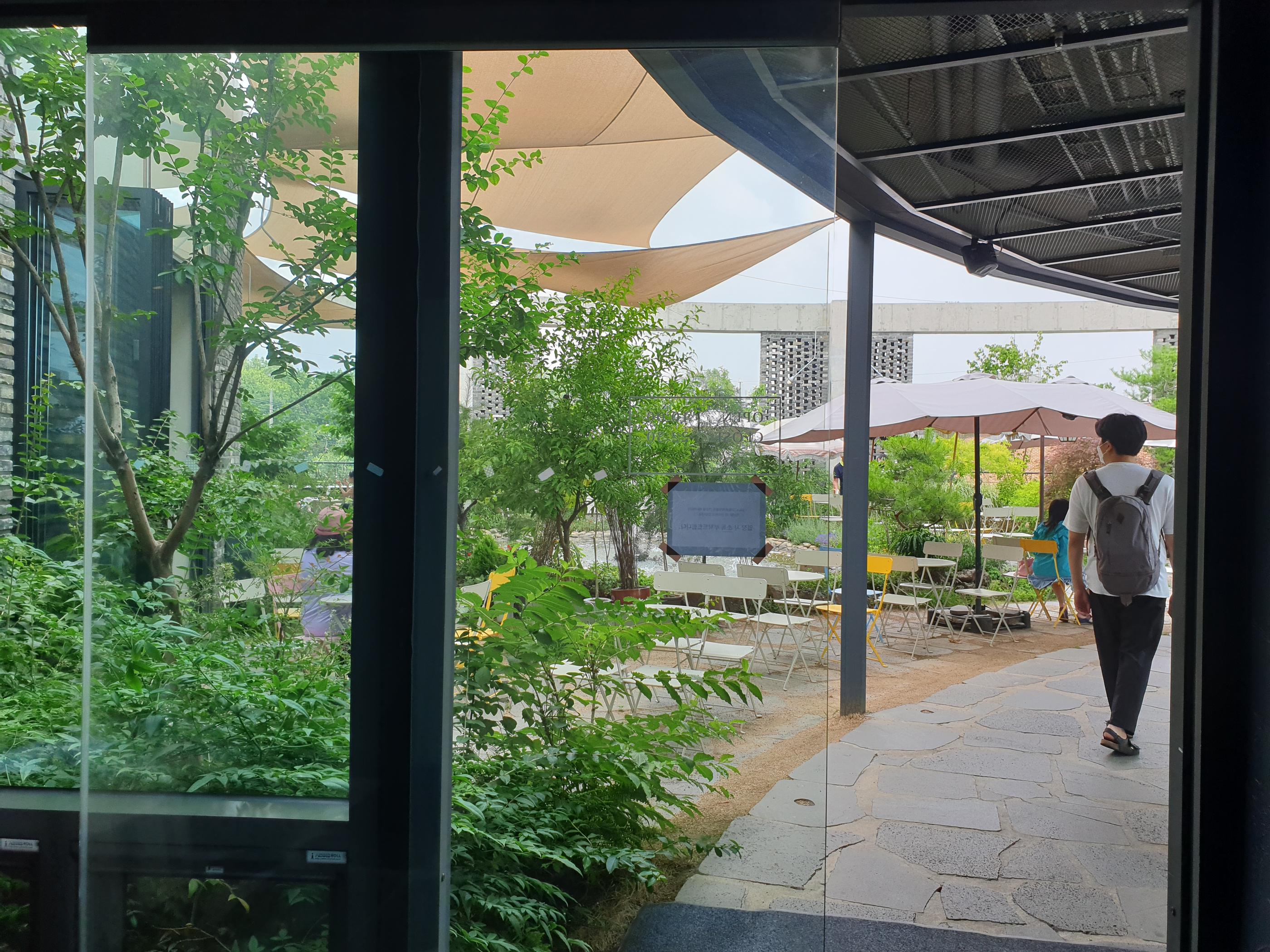 韓国カフェ、韓国、カフェ、ソウル、ソウルカフェ、ソウル郊外、ソウル郊外カフェ、郊外カフェ、京畿道、キョンギド、コヤン、コヤン市、高陽、高陽カフェ、コヤンカフェ、イルサン、イルサンカフェ、一山、一山カフェ、ホンデ、ホンデ入口、コンドク、孔徳、パジュカフェ、パジュ