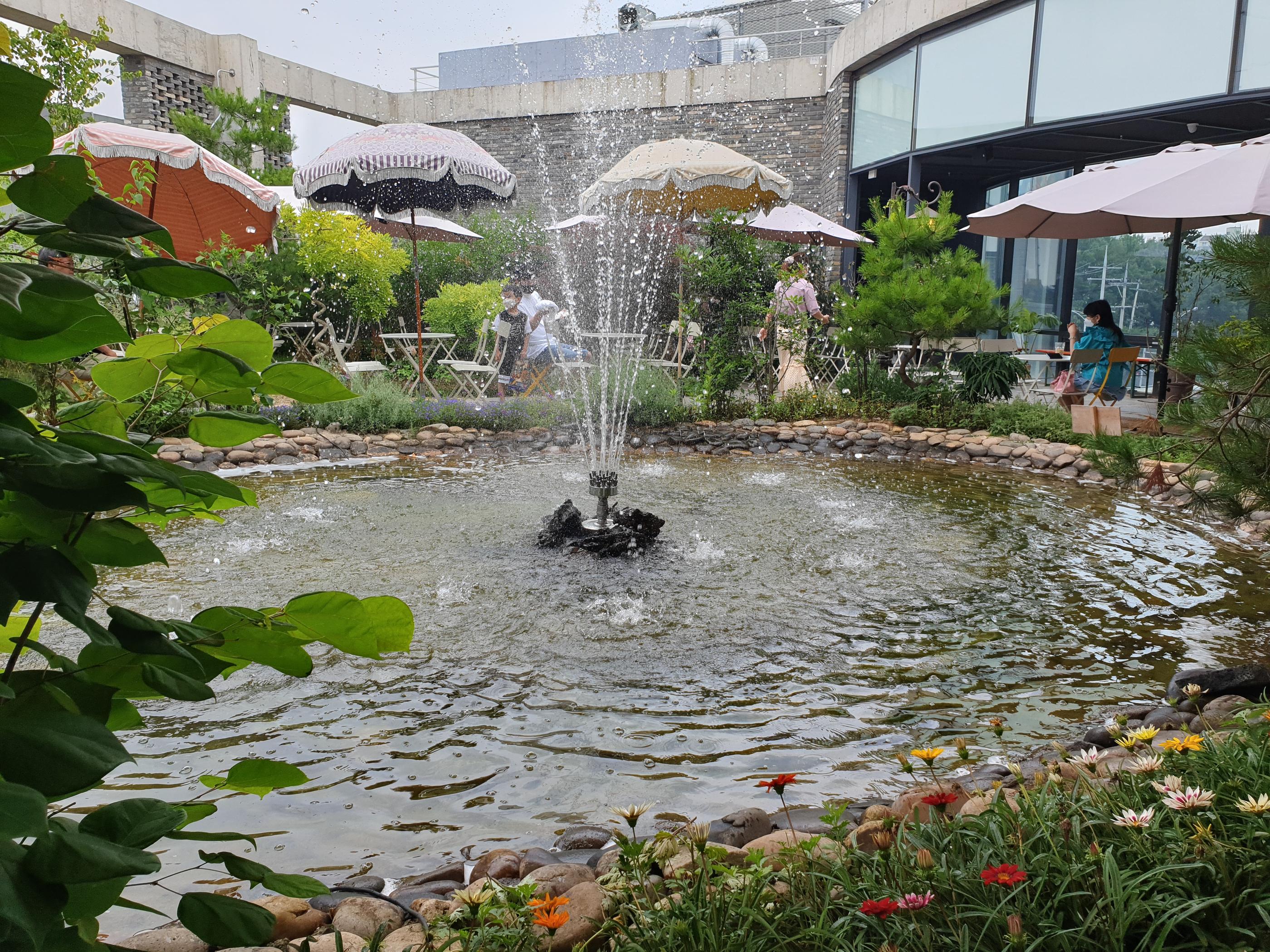 韓国カフェ、韓国、カフェ、ソウル、ソウルカフェ、ソウル郊外、ソウル郊外カフェ、郊外カフェ、京畿道、キョンギド、コヤン、コヤン市、高陽、高陽カフェ、コヤンカフェ、イルサン、イルサンカフェ、一山、一山カフェ、ホンデ、ホンデ入口、コンドク、孔徳、パジュカフェ、パジュ