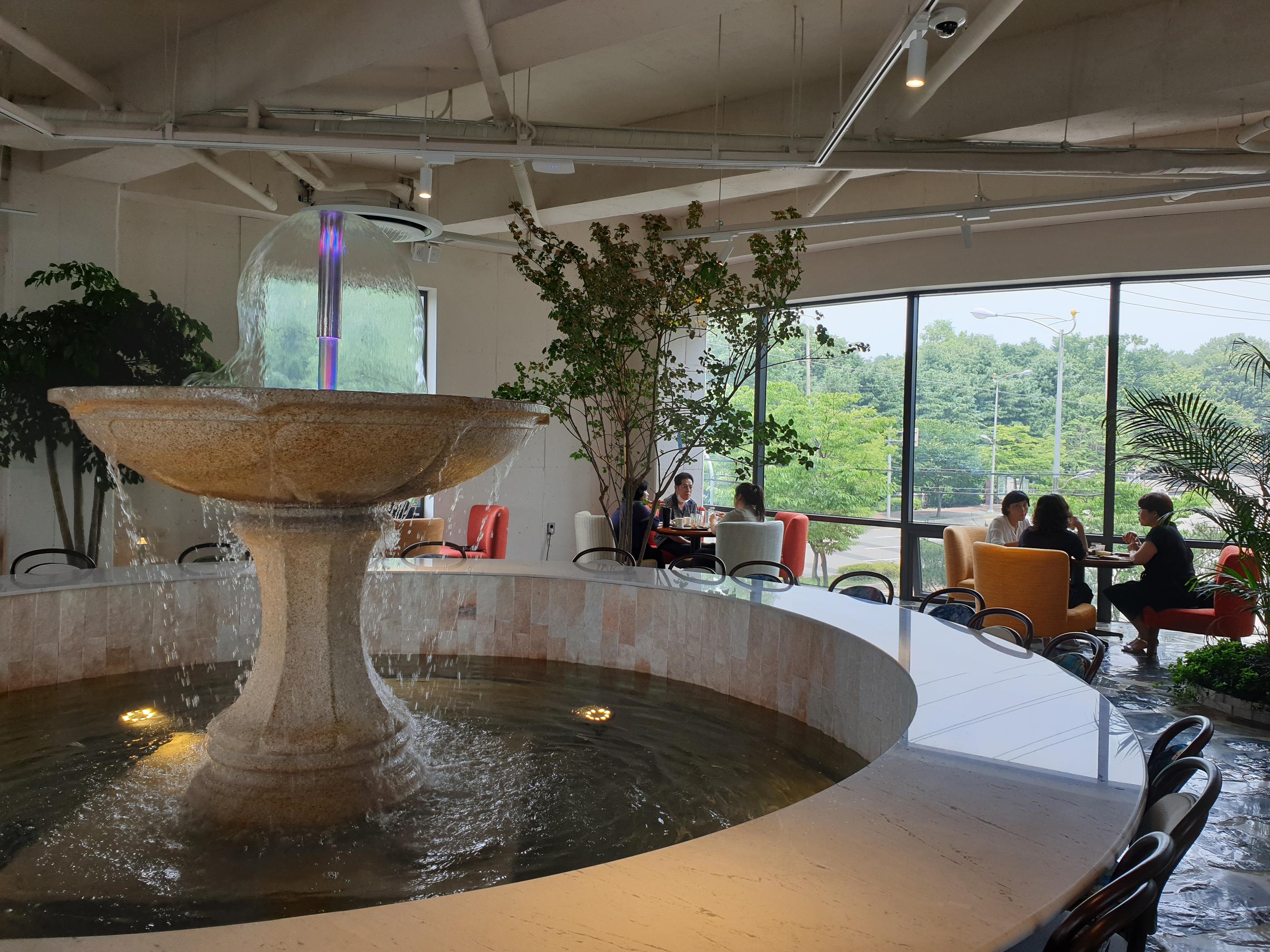 韓国カフェ、韓国、カフェ、ソウル、ソウルカフェ、ソウル郊外、ソウル郊外カフェ、郊外カフェ、京畿道、キョンギド、コヤン、コヤン市、高陽、高陽カフェ、コヤンカフェ、イルサン、イルサンカフェ、一山、一山カフェ、ホンデ、ホンデ入口、コンドク、孔徳、パジュカフェ、パジュ