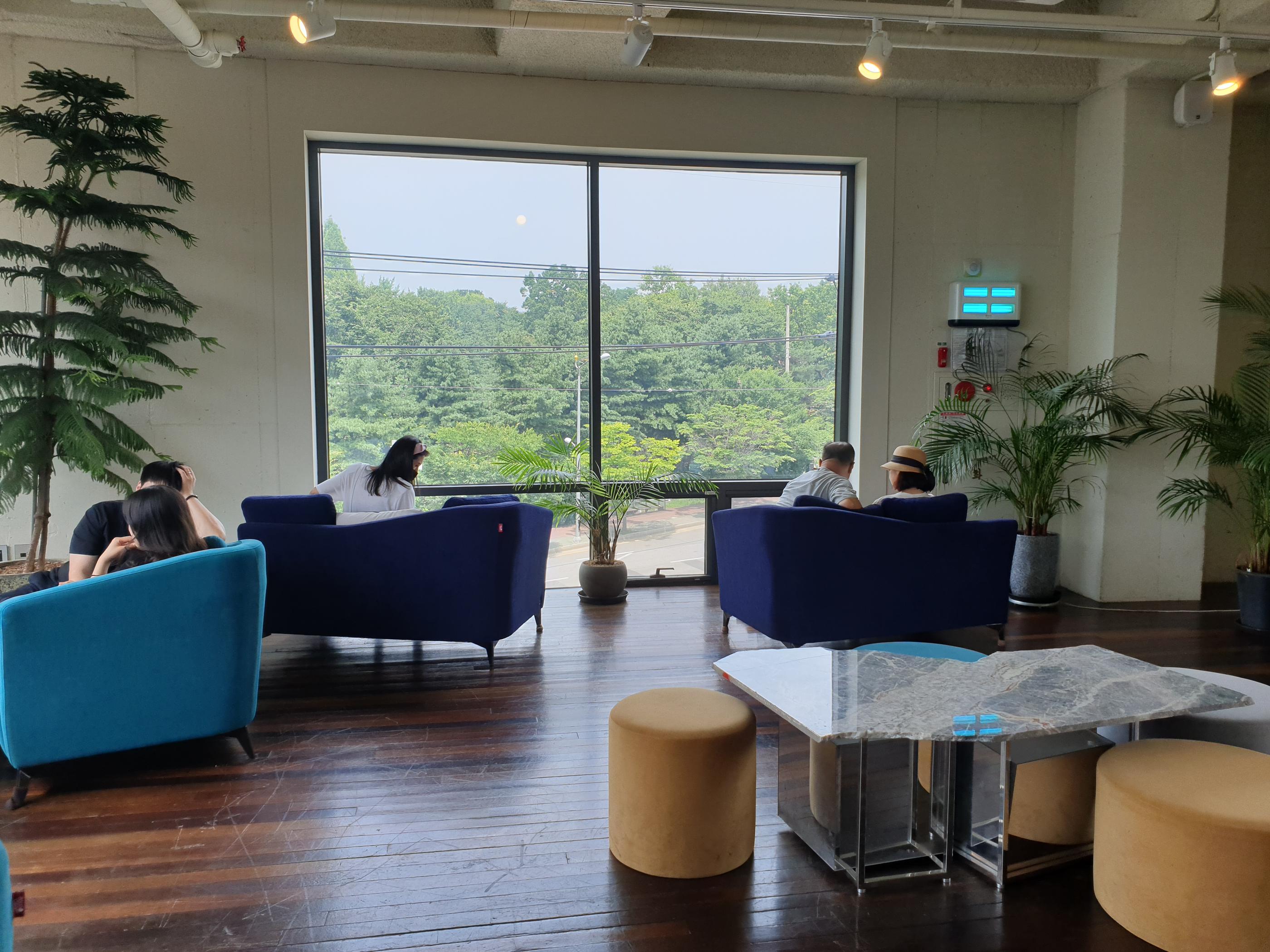 韓国カフェ、韓国、カフェ、ソウル、ソウルカフェ、ソウル郊外、ソウル郊外カフェ、郊外カフェ、京畿道、キョンギド、コヤン、コヤン市、高陽、高陽カフェ、コヤンカフェ、イルサン、イルサンカフェ、一山、一山カフェ、ホンデ、ホンデ入口、コンドク、孔徳、パジュカフェ、パジュ