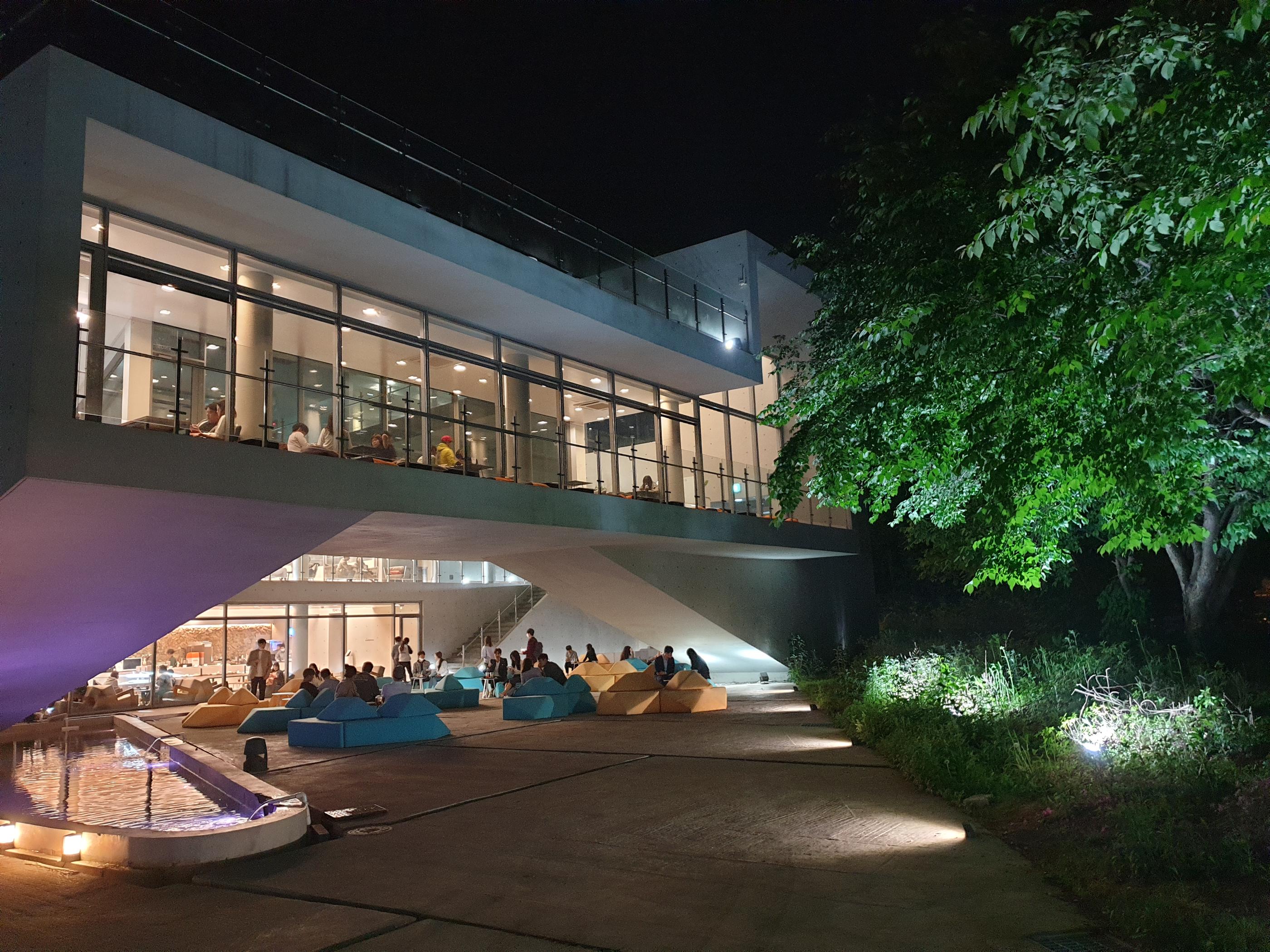 韓国カフェ、韓国、カフェ、ソウル、ソウルカフェ、ソウル郊外、ソウル郊外カフェ、郊外カフェ、京畿道、キョンギド、コヤン、コヤン市、高陽、高陽カフェ、コヤンカフェ、イルサン、イルサンカフェ、一山、一山カフェ、ホンデ、ホンデ入口、コンドク、孔徳、パジュカフェ、パジュ