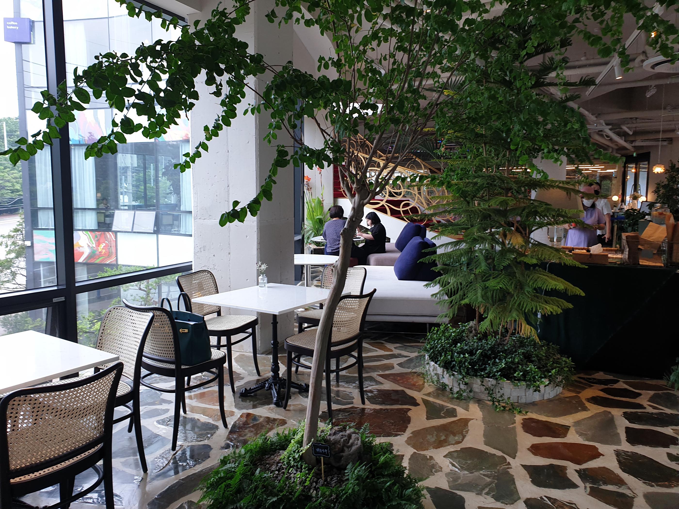 韓国カフェ、韓国、カフェ、ソウル、ソウルカフェ、ソウル郊外、ソウル郊外カフェ、郊外カフェ、京畿道、キョンギド、コヤン、コヤン市、高陽、高陽カフェ、コヤンカフェ、イルサン、イルサンカフェ、一山、一山カフェ、ホンデ、ホンデ入口、コンドク、孔徳、パジュカフェ、パジュ