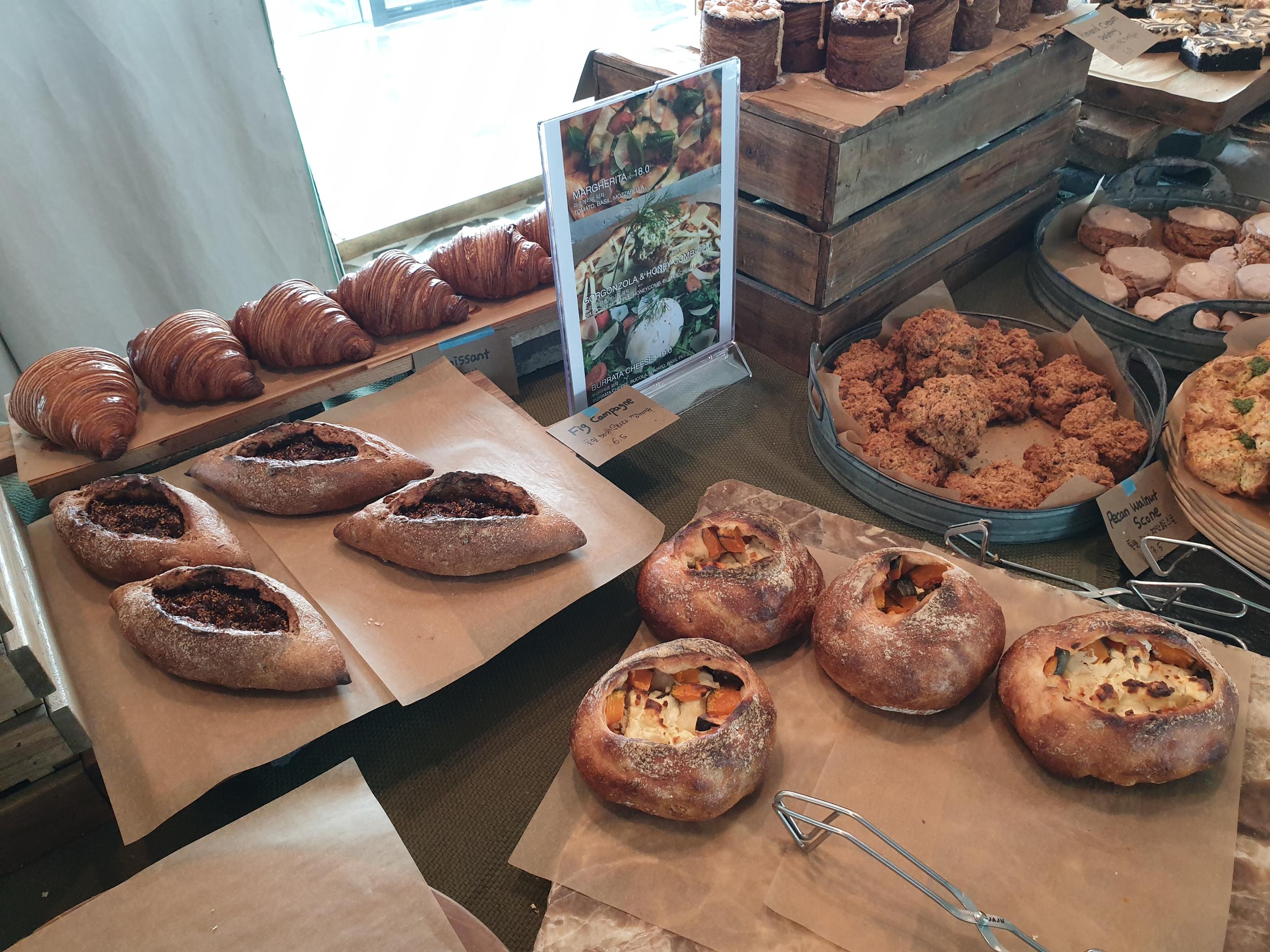 韓国カフェ、韓国、カフェ、ソウル、ソウルカフェ、ソウル郊外、ソウル郊外カフェ、郊外カフェ、京畿道、キョンギド、コヤン、コヤン市、高陽、高陽カフェ、コヤンカフェ、イルサン、イルサンカフェ、一山、一山カフェ、ホンデ、ホンデ入口、コンドク、孔徳、パジュカフェ、パジュ