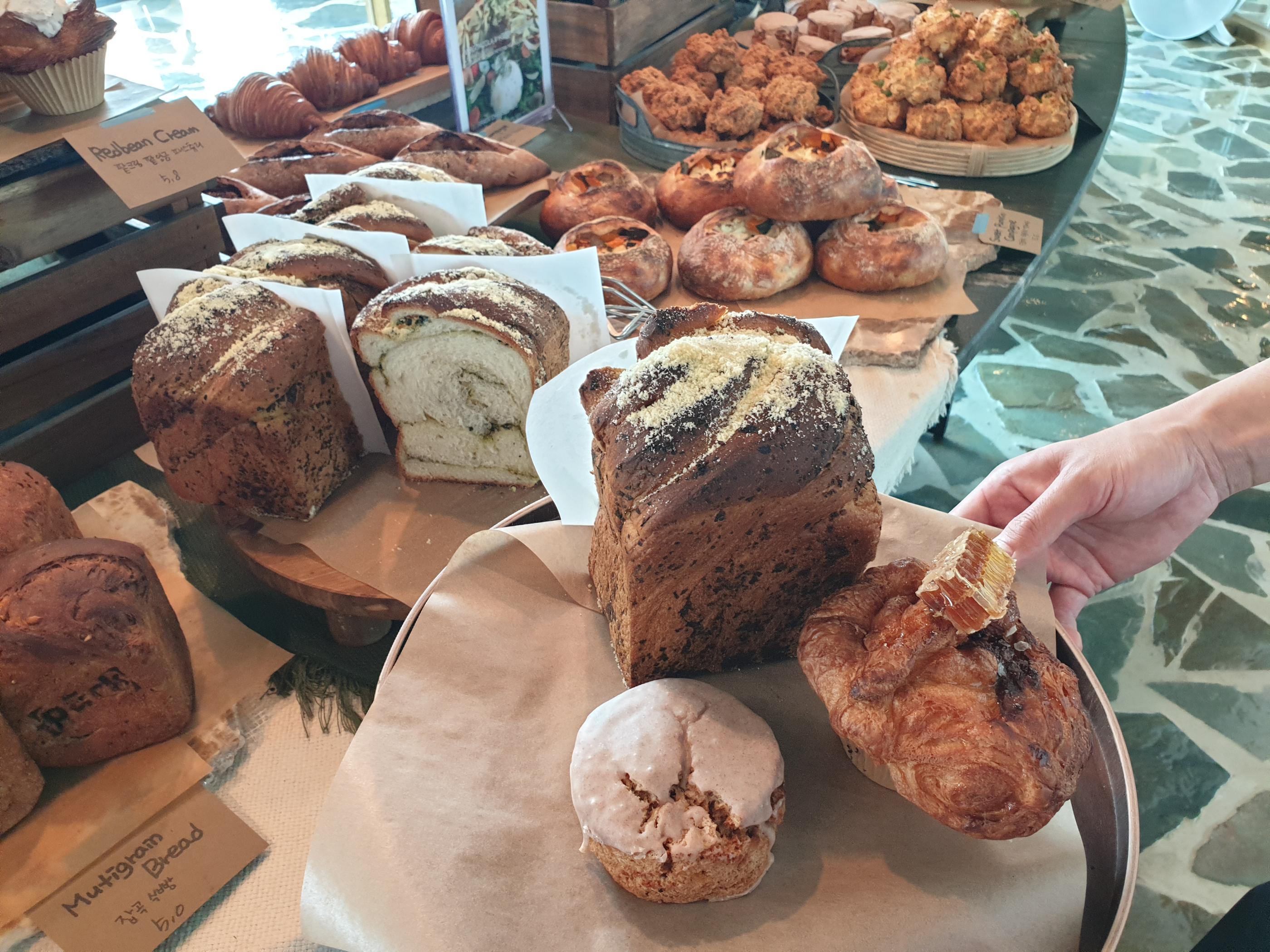 韓国カフェ、韓国、カフェ、ソウル、ソウルカフェ、ソウル郊外、ソウル郊外カフェ、郊外カフェ、京畿道、キョンギド、コヤン、コヤン市、高陽、高陽カフェ、コヤンカフェ、イルサン、イルサンカフェ、一山、一山カフェ、ホンデ、ホンデ入口、コンドク、孔徳、パジュカフェ、パジュ