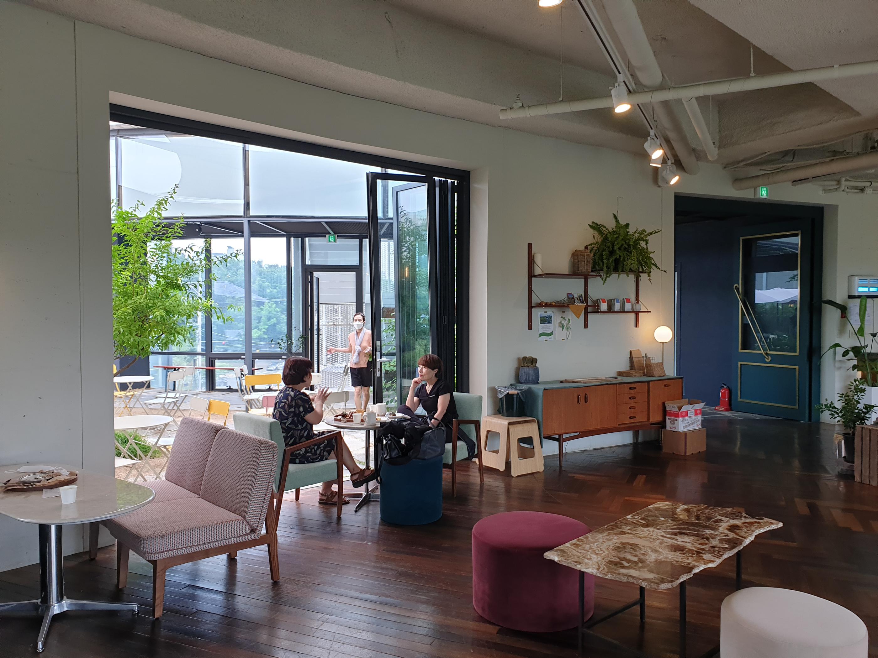 韓国カフェ、韓国、カフェ、ソウル、ソウルカフェ、ソウル郊外、ソウル郊外カフェ、郊外カフェ、京畿道、キョンギド、コヤン、コヤン市、高陽、高陽カフェ、コヤンカフェ、イルサン、イルサンカフェ、一山、一山カフェ、ホンデ、ホンデ入口、コンドク、孔徳、パジュカフェ、パジュ