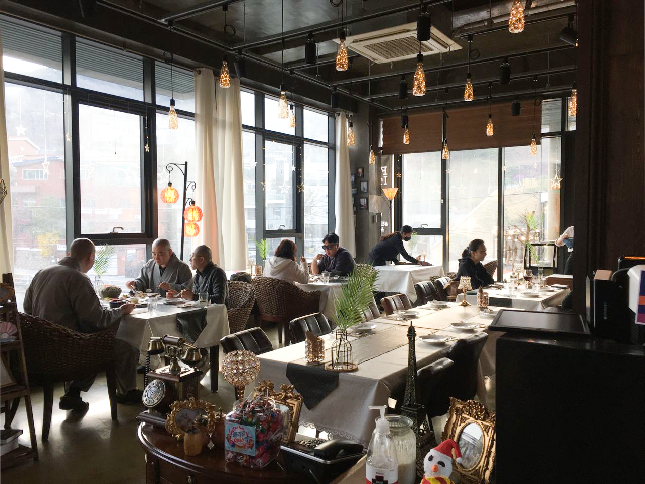 From Italy | Buam-dong, A Homey Italian Eatery Overlooking The Hills Of Buam-dong