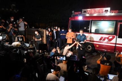 警方和救援人員在新北市的臥虎山公園靠近肅靖門找到首爾市長的遺體，韓國國家安全指揮部在場協助。