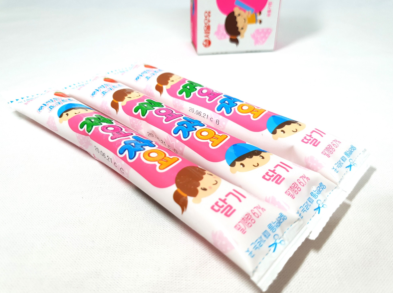 チャヨチャヨのスティックパックの内容。アイスキャンディーのように凍らせて楽しまれる。