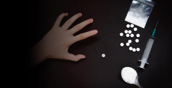 สำนักงงานข่าวเกาหลีใต้รายงานว่า พบคนไทยที่ลักลอบเข้าเมืองมาอย่างผิดกฎหมายถูกจับด้วยข้อหาลักลอบค้ายาเสพติดทั้งนิโคตินและยาเสพติดประเภทฉีด