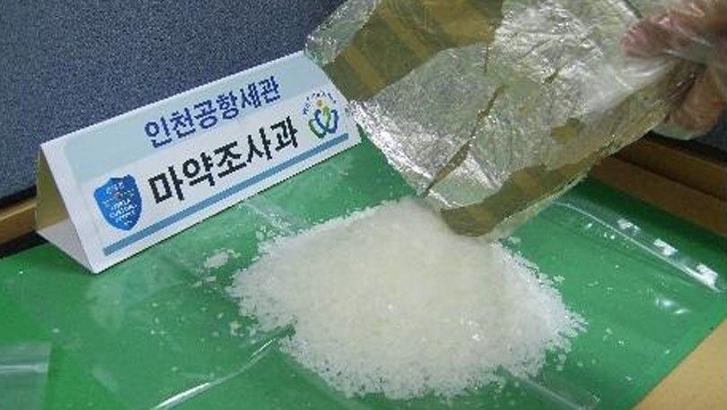 สำนักงงานข่าวเกาหลีใต้รายงานว่า พบคนไทยที่ลักลอบเข้าเมืองมาอย่างผิดกฎหมายถูกจับด้วยข้อหาลักลอบค้ายาเสพติดทั้งนิโคตินและยาเสพติดประเภทฉีด