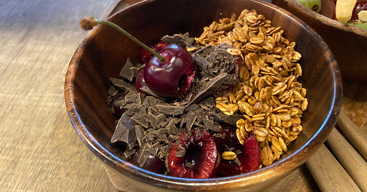 คาเฟ่ ฮงแด | THANKS, OAT สาวเกาหลีติดใจ YOGURT BOWL！วัตถุดิบสดใหม่ที่ทำให้รสชาติอร่อยและดีต่อสุขภาพ!