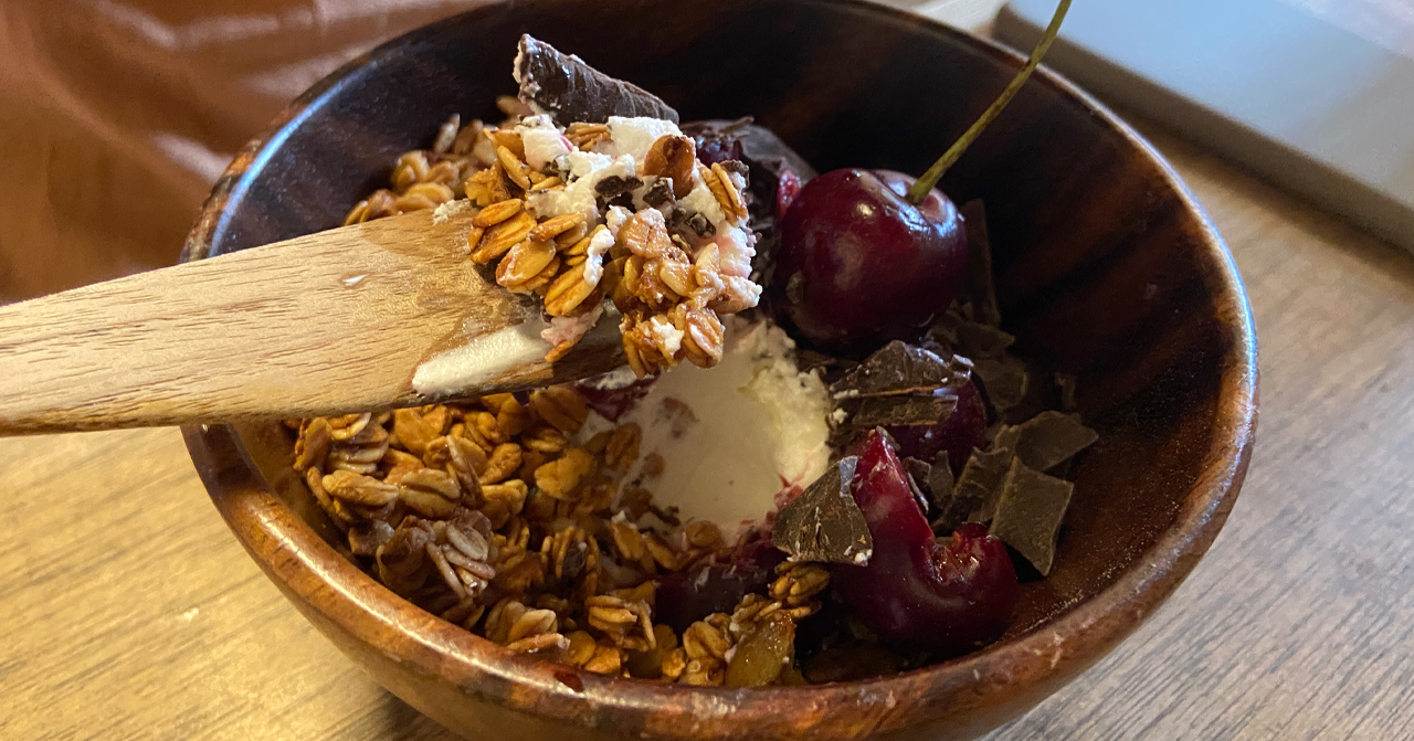 คาเฟ่ ฮงแด | THANKS, OAT สาวเกาหลีติดใจ YOGURT BOWL！วัตถุดิบสดใหม่ที่ทำให้รสชาติอร่อยและดีต่อสุขภาพ!