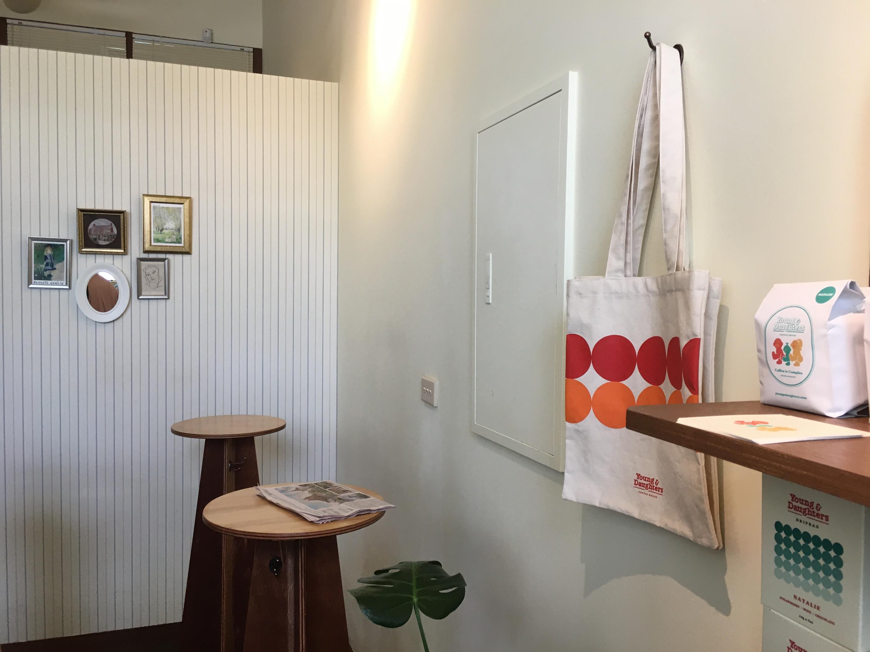 Try Seasonal Specials At This Coffee Roastery With Expertise & History! Young & Daughters | Gongdeok