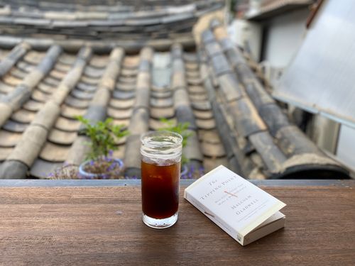 A Hidden Gem With Quiet Views Of Hanok Roofs As Stunning As Ikseondong's | Cafe 58.4 | Seongbukdong