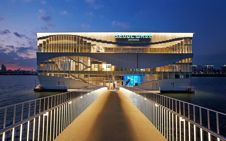 韓国、スタバ、韓国スタバ、韓国カフェ、カフェ、スターバックス、スターバックスコーヒー、韓国スターバックス、ハンガン、韓国旅行、韓国ハンガン、漢江、韓国大きなカフェ、蚕室、ちゃむしる、チャムシル、チャムシルカフェ、チャムウォン、江南、江南カフェ、カンナムカフェ、カンナム、ハンガンスタバ、漢江スタバ、ハンガンに浮かぶ、水上スタバ、世界のおもしろスタバ、世界のスタバ