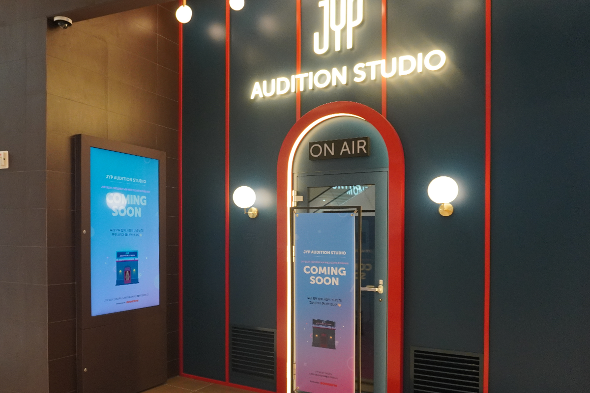 JYP SOULCUP Cafe 內設有 JYP Audition Studio，尚未開放使用，讓人感到期待