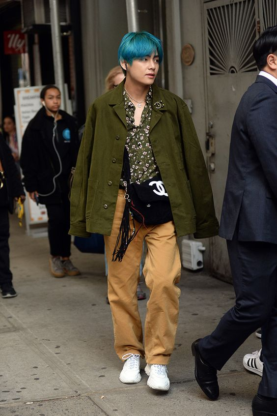 กางเกงขาบาน? เสื้อยืดสีขาว? มาดูกันดีกว่าว่า ซัมเมอร์นี้มีแฟชั่นอะไรบ้างที่ไอดอลชอบใส่กัน