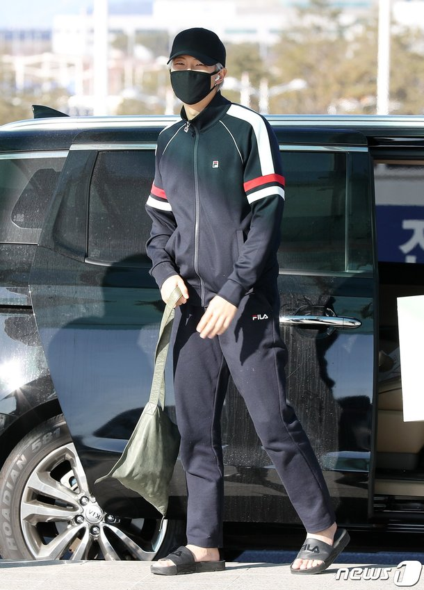 กางเกงขาบาน? เสื้อยืดสีขาว? มาดูกันดีกว่าว่า ซัมเมอร์นี้มีแฟชั่นอะไรบ้างที่ไอดอลชอบใส่กัน