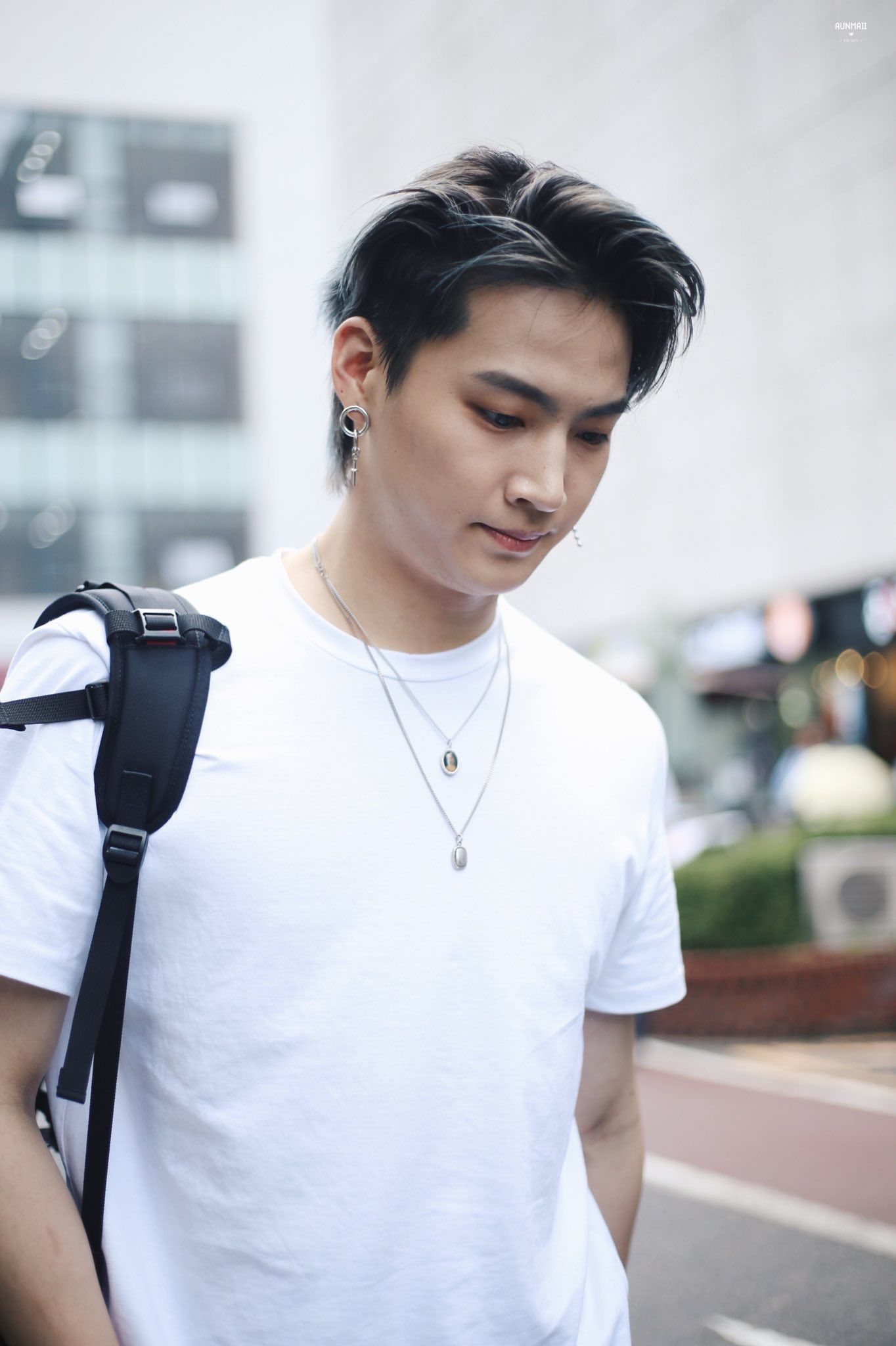 กางเกงขาบาน? เสื้อยืดสีขาว? มาดูกันดีกว่าว่า ซัมเมอร์นี้มีแฟชั่นอะไรบ้างที่ไอดอลชอบใส่กัน