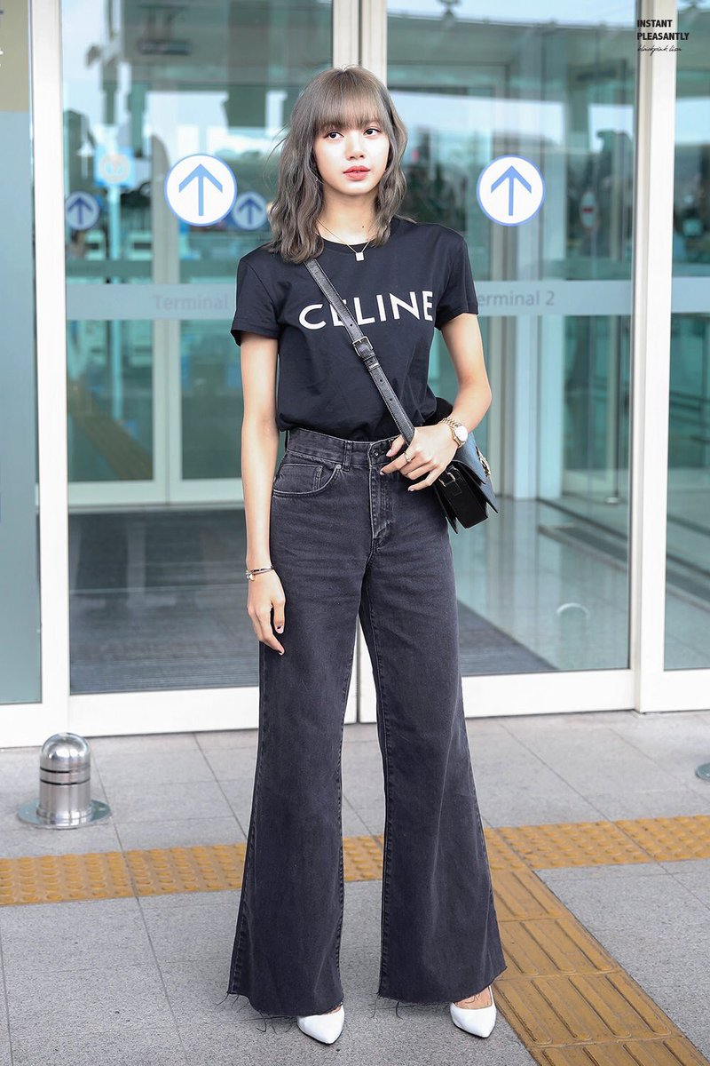 กางเกงขาบาน? เสื้อยืดสีขาว? มาดูกันดีกว่าว่า ซัมเมอร์นี้มีแฟชั่นอะไรบ้างที่ไอดอลชอบใส่กัน