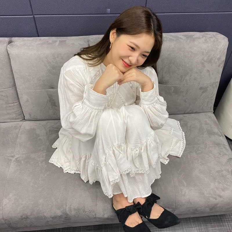 กางเกงขาบาน? เสื้อยืดสีขาว? มาดูกันดีกว่าว่า ซัมเมอร์นี้มีแฟชั่นอะไรบ้างที่ไอดอลชอบใส่กัน