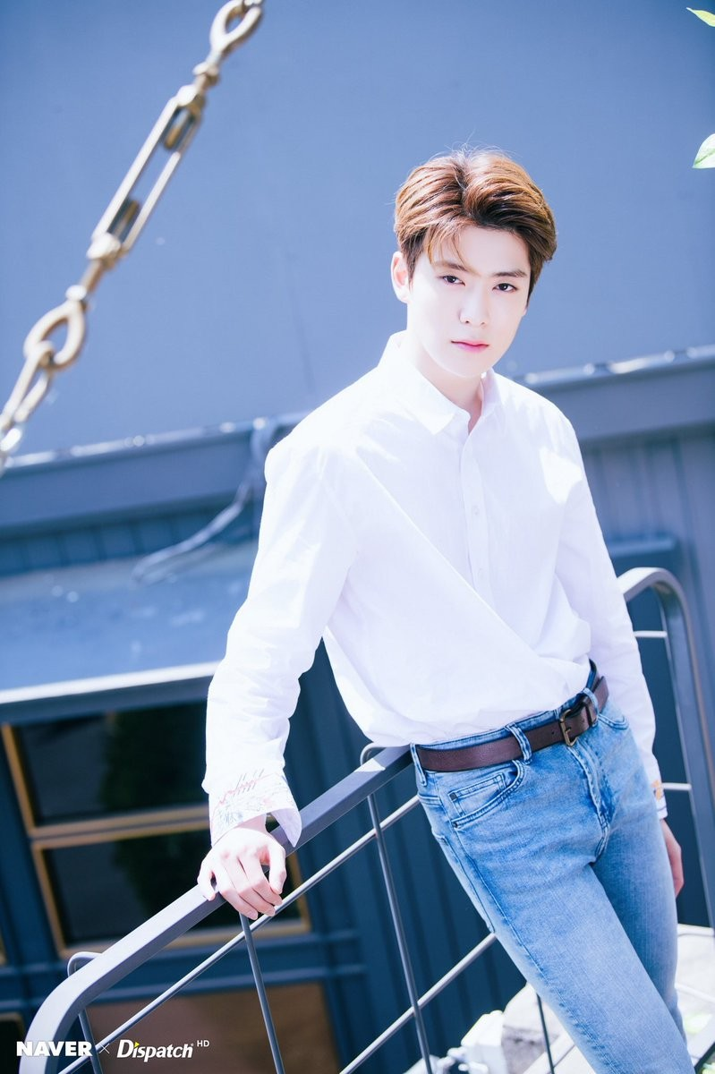 กางเกงขาบาน? เสื้อยืดสีขาว? มาดูกันดีกว่าว่า ซัมเมอร์นี้มีแฟชั่นอะไรบ้างที่ไอดอลชอบใส่กัน