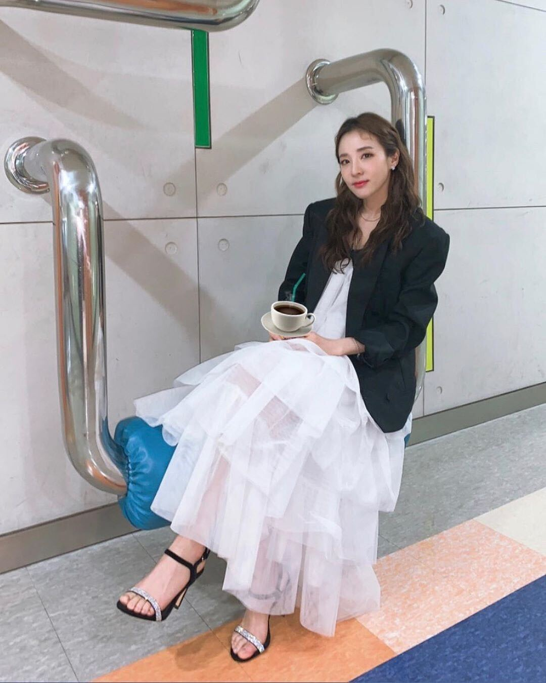 กางเกงขาบาน? เสื้อยืดสีขาว? มาดูกันดีกว่าว่า ซัมเมอร์นี้มีแฟชั่นอะไรบ้างที่ไอดอลชอบใส่กัน