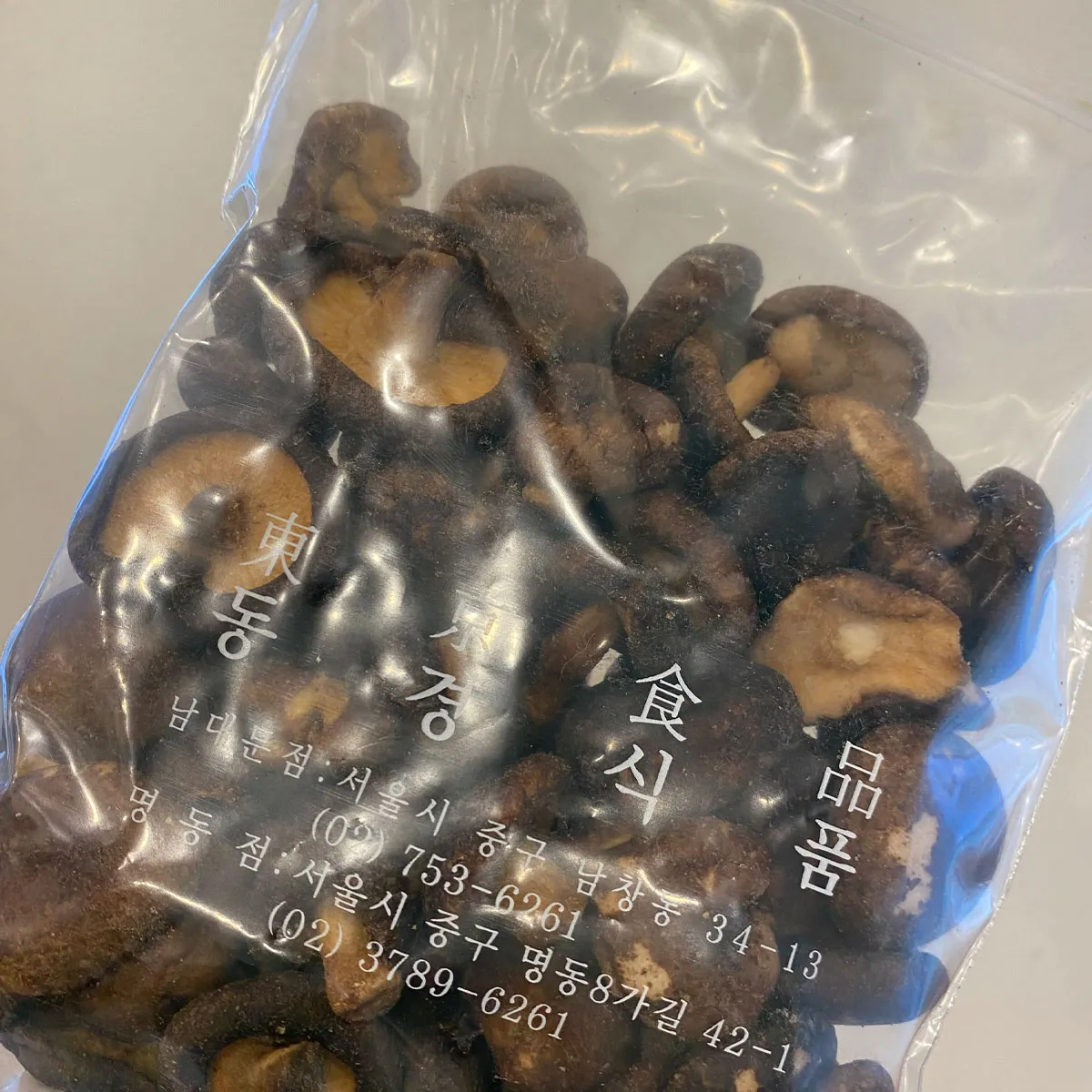 南大門市場特製香菇乾,香菇乾的香味突顯其獨特,適合健康小食。