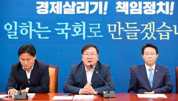 รัฐบาลเกาหลีใต้กำลังพิจารณา Travel buble และ “พาสปอร์ตฉบับพิเศษ” ที่อนุญาตให้ประชาชนสามารถเดินทางไปต่างประเทศ โดยสามารถยกเว้นการกักตัว