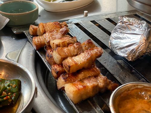 Must-Eat Pork Belly Restaurant in Seoul｜Dutum The No.1 Pork Belly Restaurant Most Famous To Seoulites.