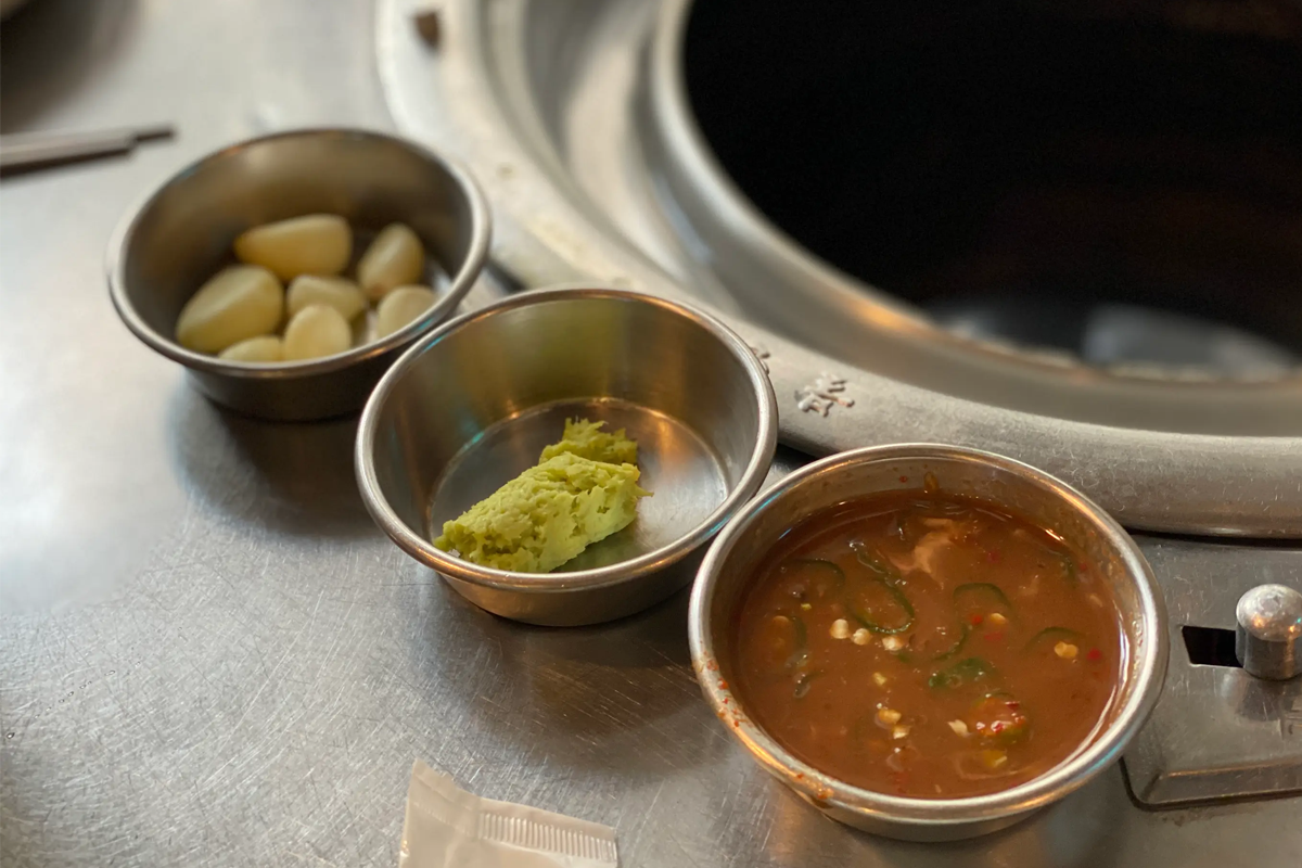 首爾烤肉店『厚肉』的各式配菜