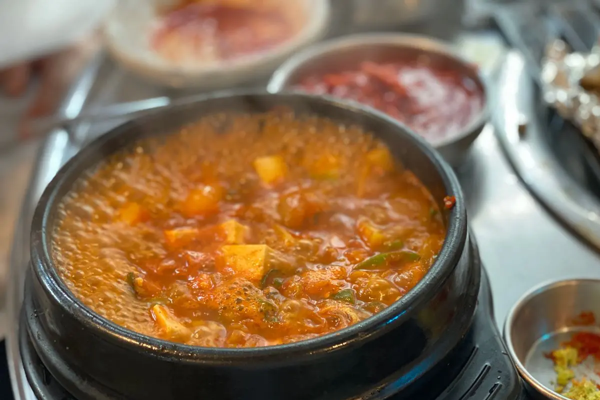 『厚肉』提供的美味香濃的辣椒大醬湯